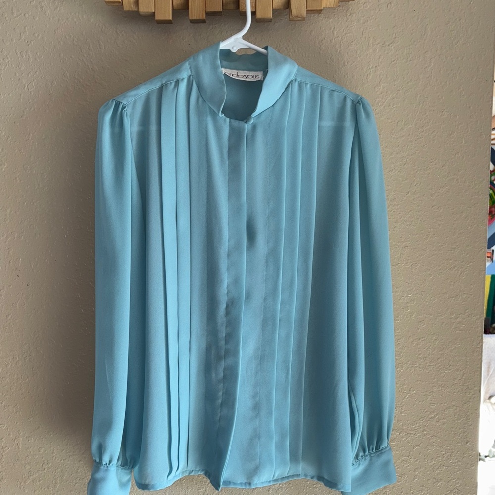 VINTAGE RENDEZVOUS 100% polyester, teal long sleeve hidden button lapping l
